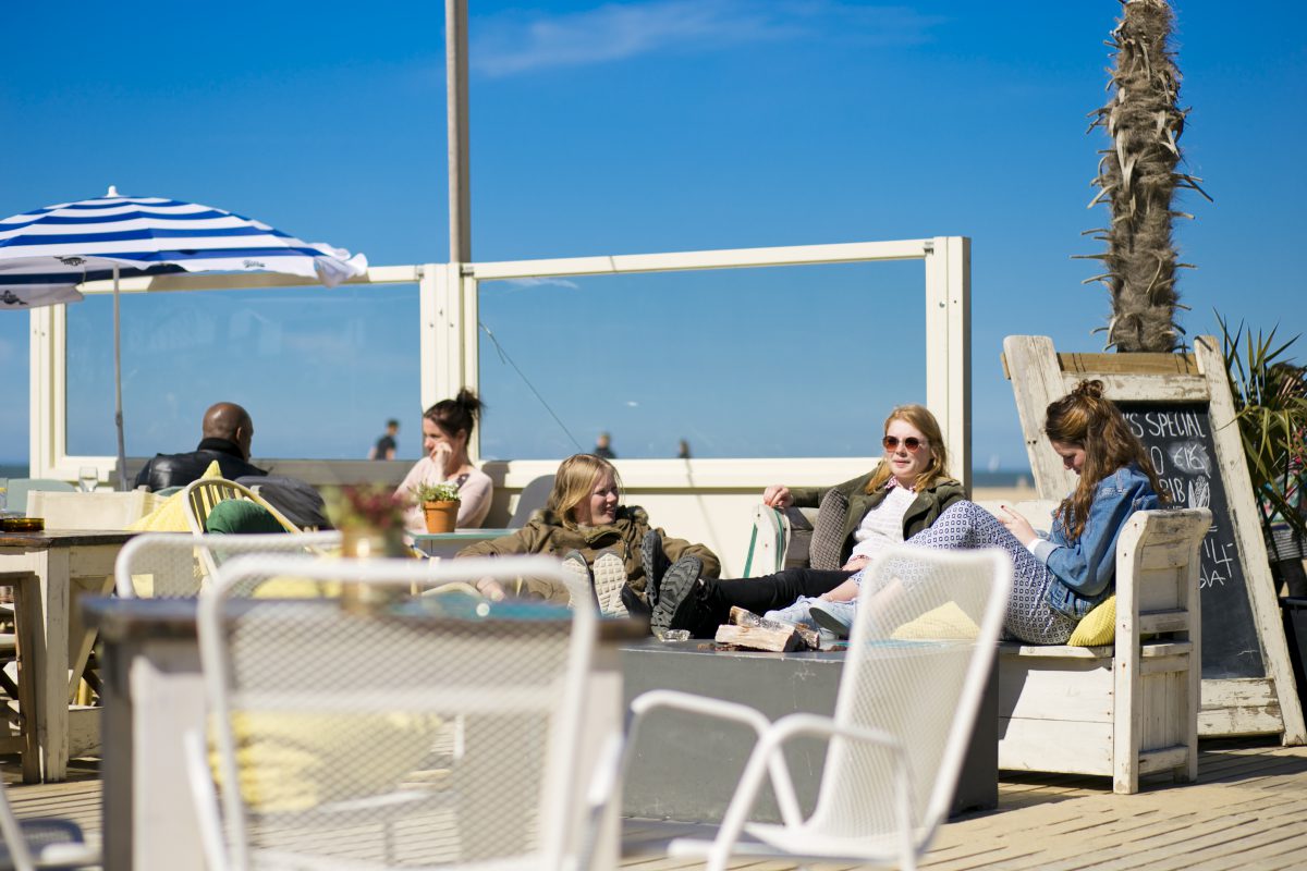The Fat Mermaid loungen op het strand